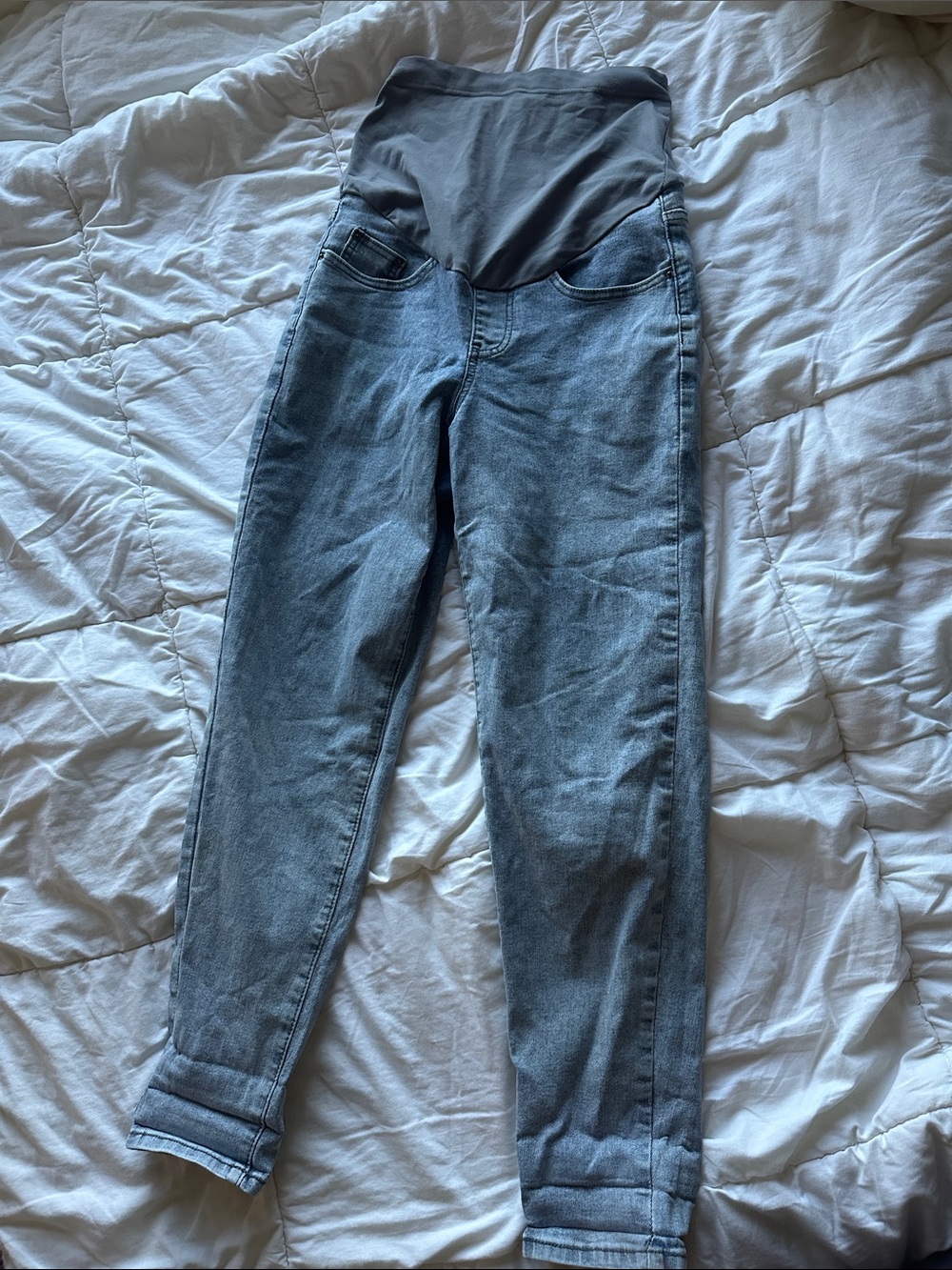 Maternity High-Waist Grey Jeans with Stretch Panel